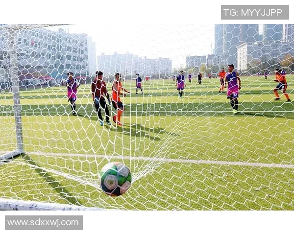 高清足球明星贴花图片尽享球场魅力与激情瞬间的完美呈现